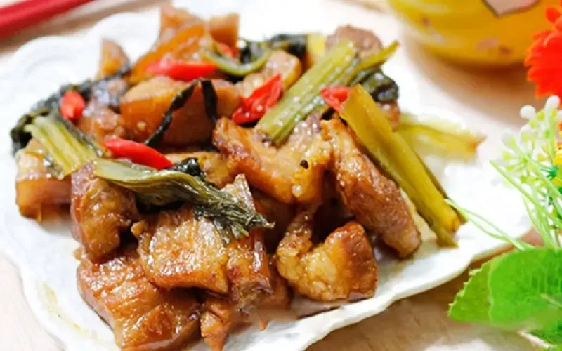 Thịt ba chỉ kho dưa chua