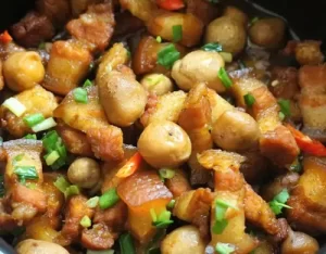 Thịt ba chỉ kho nấm rơm