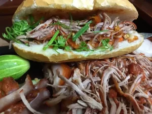Thịt gà xé bơ tỏi –  Bánh mì gà xé – Thanh Bùi