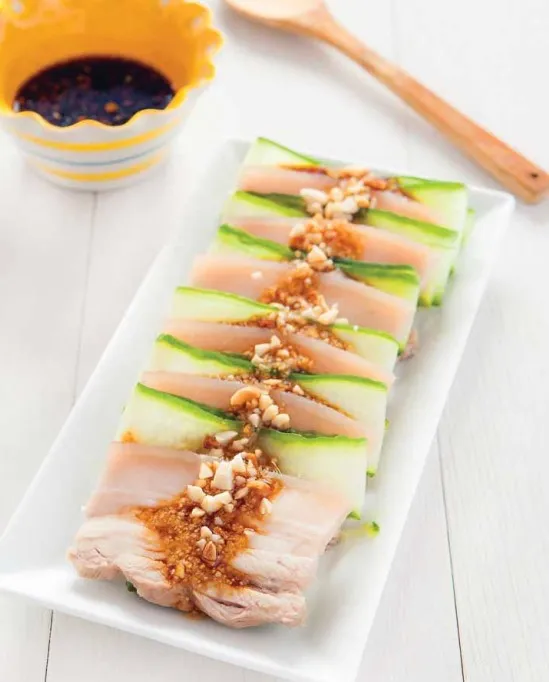 Thịt ba chỉ luộc và sốt tỏi