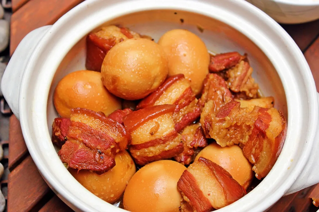 Thịt kho trứng nước dừa