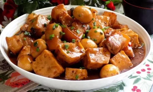 Thịt kho trứng đậu hũ – Lam Anh Dao