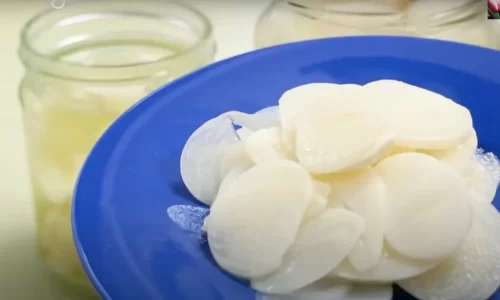 Tỏi ngâm giấm trắng giòn không xanh – Vanh Khuyen