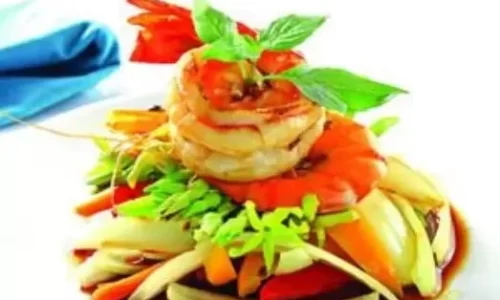 Tôm xào bông thiên lý sốt dầu hào – Christine Ha