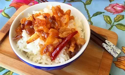 Tóp mỡ rim mắm chua cay