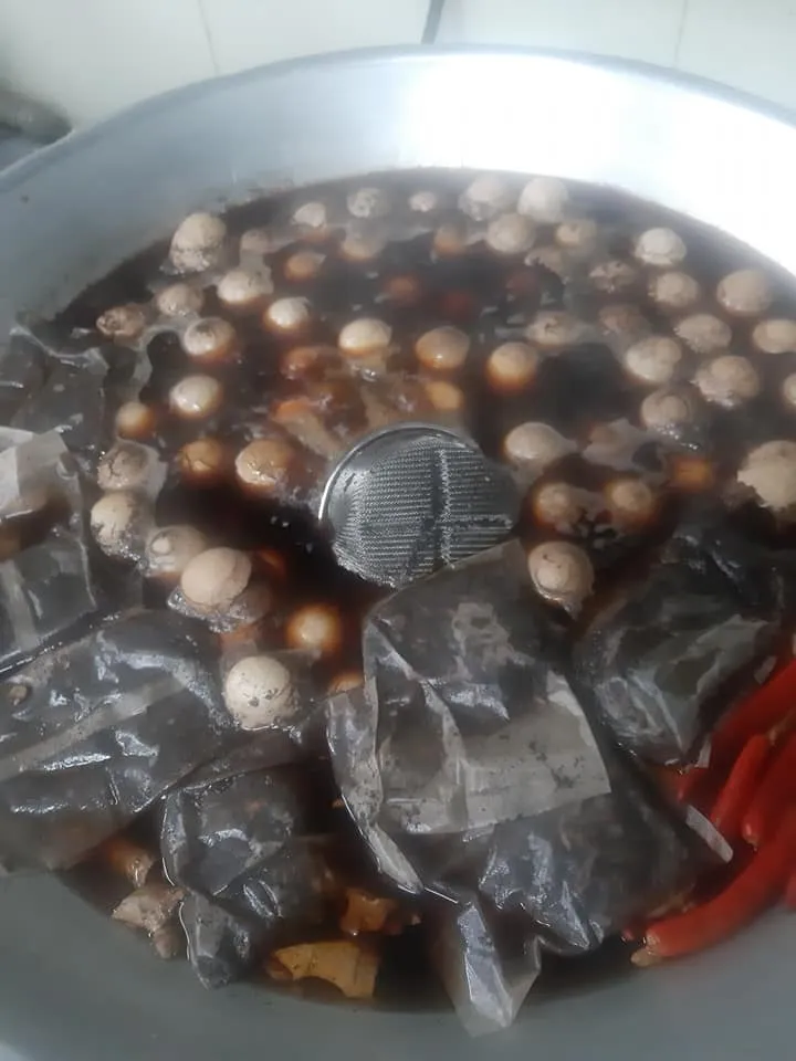Trứng gà ngâm hồng trà - Mai Mai Yeu Em