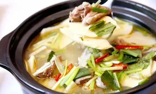Vịt nấu măng – 100 món ăn Việt