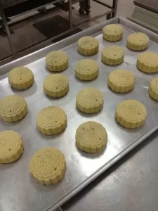 Cách làm vỏ và nướng bánh trung thu