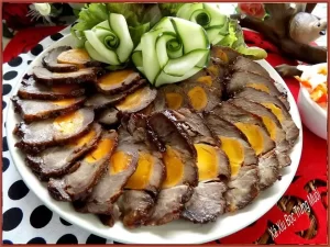 Xá xíu bọc trứng muối