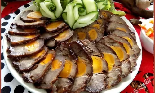 Xá xíu bọc trứng muối