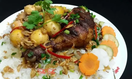 Xôi gà kho trứng non cháy tỏi – Thư Thư